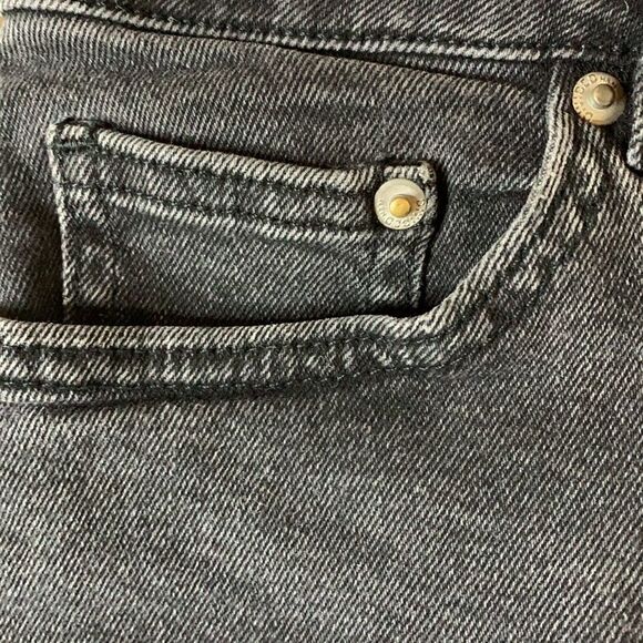 H&m black denim cut off shorts five pockets zipper front 2 inch inseam - Picture 3 of 9